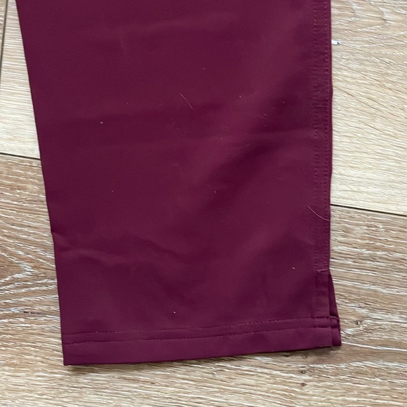Figs womens Yolo skinny scrub pants burgundy Size M - Picture 5 of 7